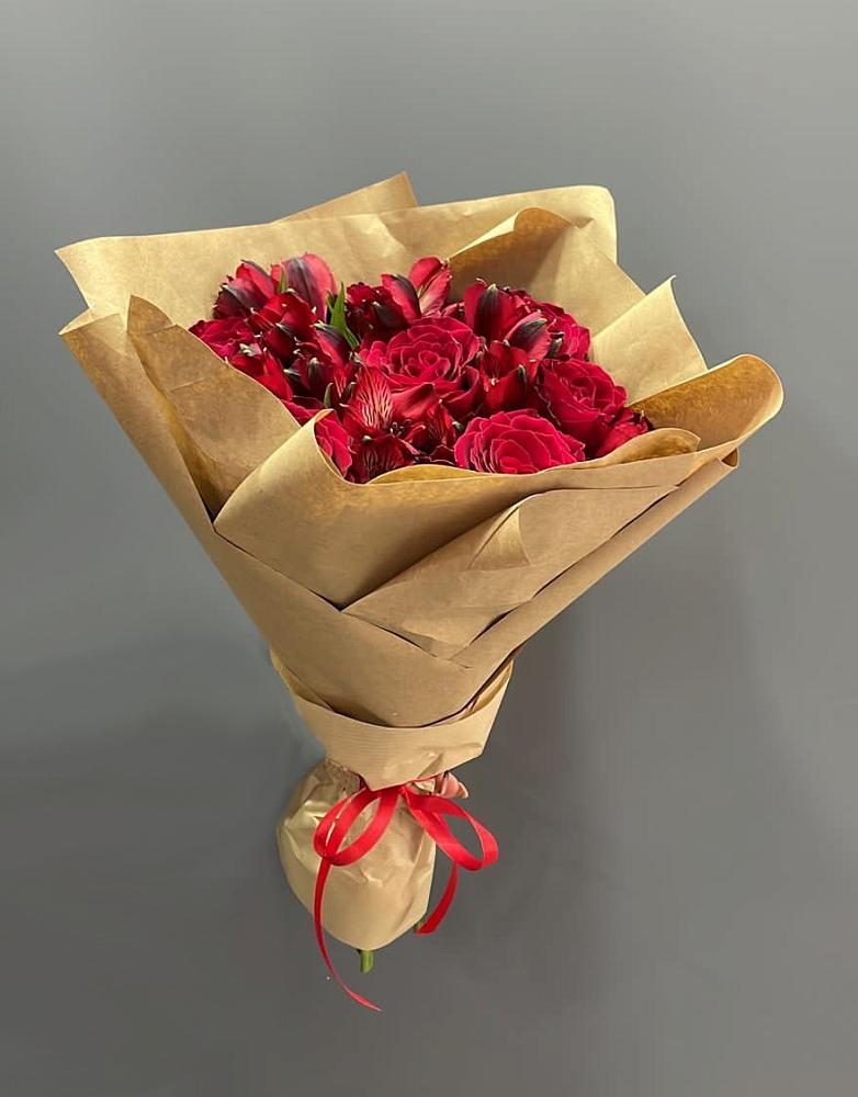 Букет цветов из: Альстромерии и Розы в Уинское