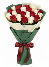 Букет Микс из красных и белых роз в Уинское