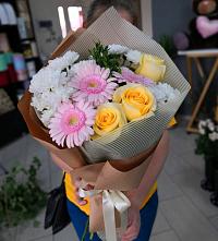 Букет цветов из:  Герберы, Розы и Хризантемы в Уинское