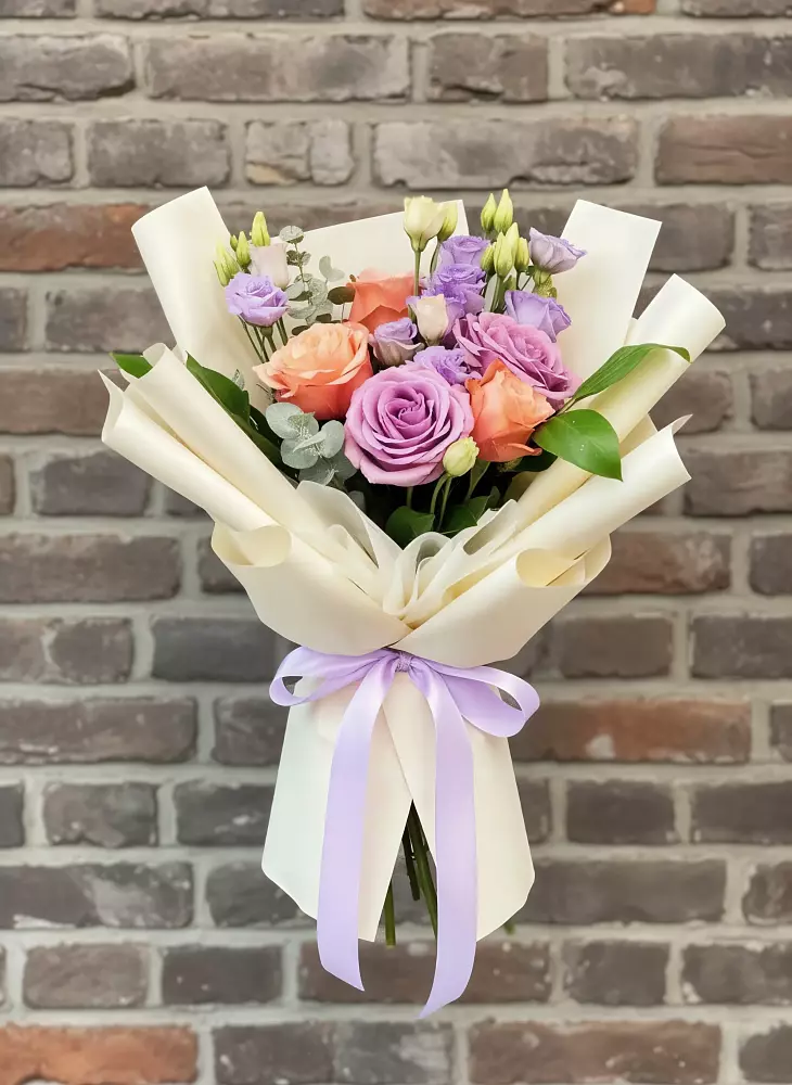 Букет цветов из: Лизиантусы и Розы в Уинское