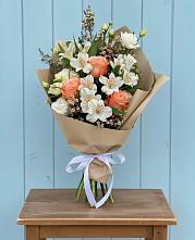 Букет цветов из:  Альстромерии, Лизиантусы, Розы и Хризантемы #REPLACE_PRED# Уинское