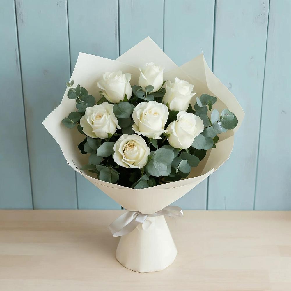Букет Белые розы в Эвкалипте в Уинское