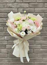 Букет цветов из:  Гвоздики, Розы, Лизиантусы и Хризантемы в Уинское