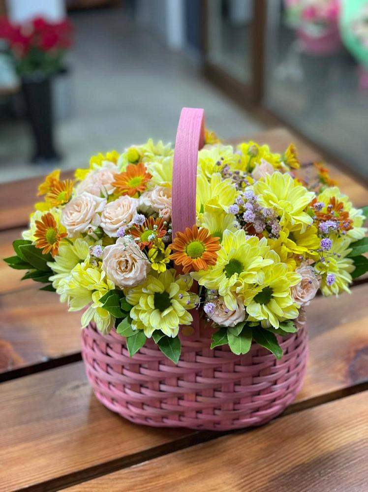 Цветочная композиция из Хризантемы и Розы в корзине в Уинское