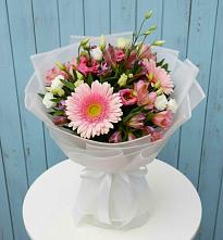 Букет цветов из:  Герберы, Альстромерии и Лизиантусы #REPLACE_PRED# Уинское