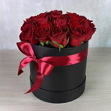 Цветочная композиция из Розы в шляпной коробке в Уинское