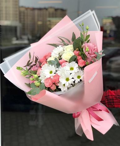 Букет цветов из: Розы, Лизиантусы и Хризантемы в Уинское